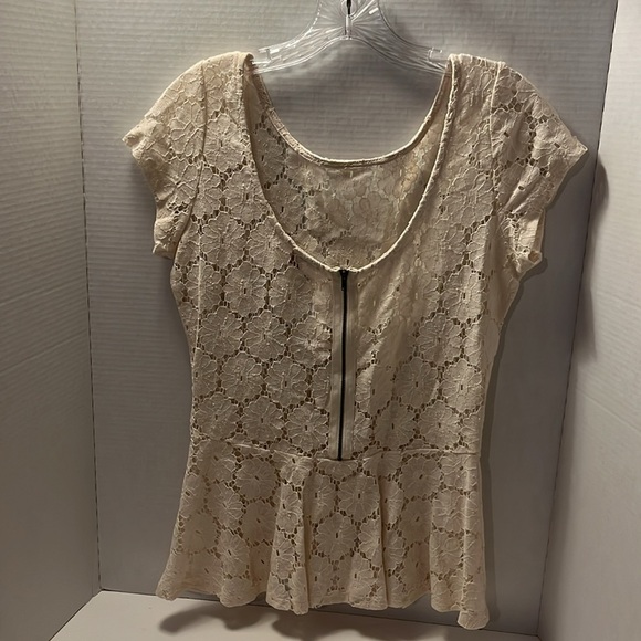 Eyeshadow cream medium blouse sku: A15 - Picture 4 of 5